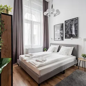  Apartment E32 - Oktogon Panorama Suite - Best Location - By Bqa