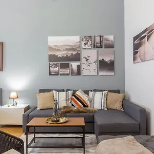  Apartment Spacious & Cozy Downtown With Balcony